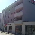 Center 3* Póla