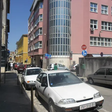 Center Panzió Póla