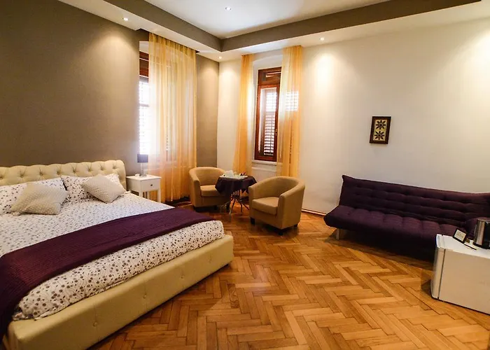 Center Bed & Breakfast Pula