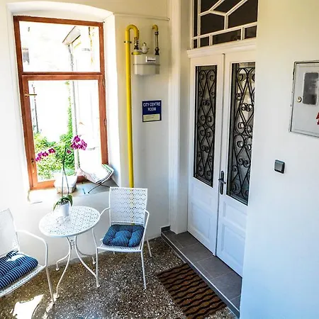 ベッド・アンド・ブレックファスト Center 3*