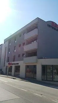 Center 3* Πούλα