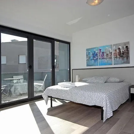 Center Bed and Breakfast 3*