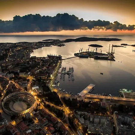 Center ベッド・アンド・ブレックファスト 3*