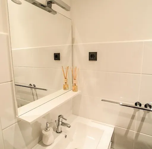 לינה וארוחת בוקר Center 3*