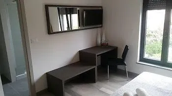 Center לינה וארוחת בוקר פולה